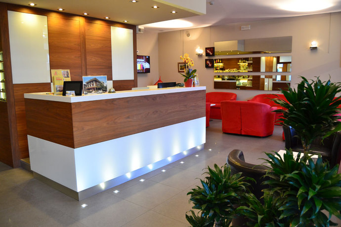 Imagen de los interiores del Hotel Midi. Foto 13