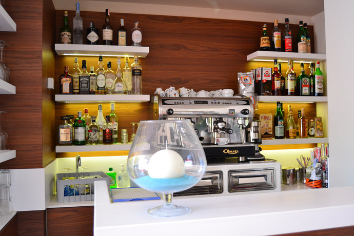 Imagen del bar/restaurante del Hotel Midi. Foto 2