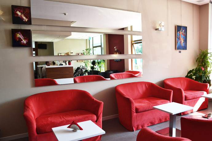 Imagen de los interiores del Hotel Midi. Foto 14