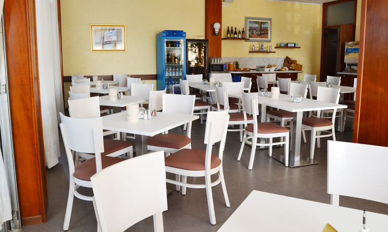 Imagen del bar/restaurante del Hotel Midi. Foto 3