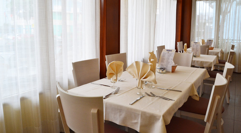 Imagen del bar/restaurante del Hotel Midi. Foto 4