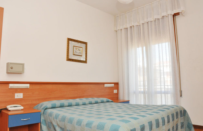 Imagen de la habitación del Hotel Midi. Foto 12