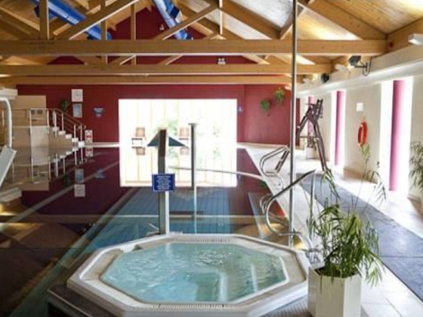 Imagen de la piscina del Hotel Midlands Park. Foto 15