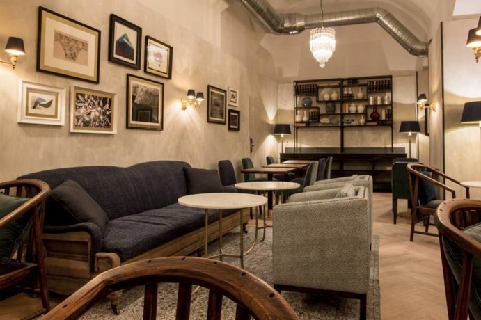 Imagen del bar/restaurante del Hotel Midmost Barcelona. Foto 4