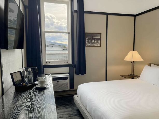 Imagen de la habitación del Hotel Midnight Sun, a Coast. Foto 15