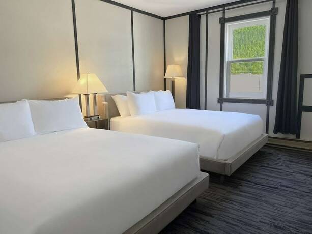 Imagen de la habitación del Hotel Midnight Sun, a Coast. Foto 19