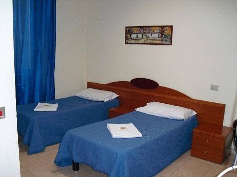 Imagen de la habitación del Hotel Midtown. Foto 2