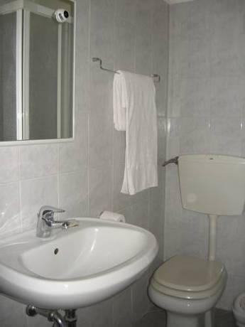 Imagen de la habitación del Hotel Midtown. Foto 5