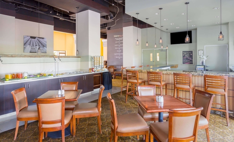 Imagen del bar/restaurante del Hotel Midtown Garden. Foto 5