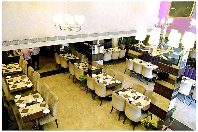 Imagen del bar/restaurante del Hotel Midtown Grand, Kotah. Foto 3