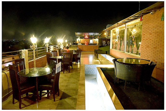 Imagen del bar/restaurante del Hotel Midtown Grand, Kotah. Foto 4