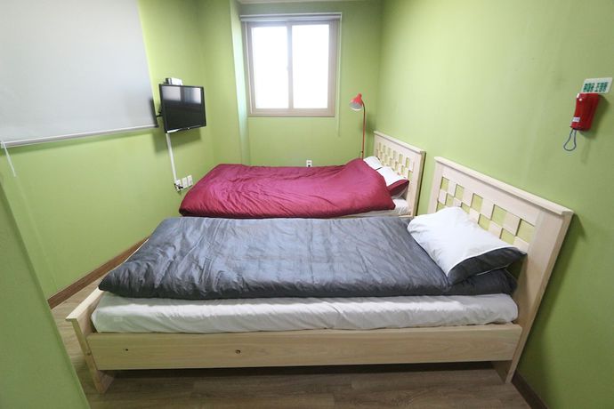 Imagen de la habitación del Hotel Midtown Hostel. Foto 3