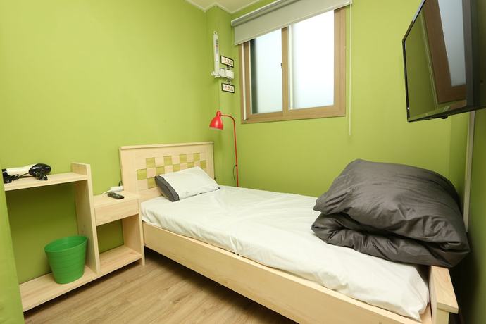 Imagen de la habitación del Hotel Midtown Hostel. Foto 11