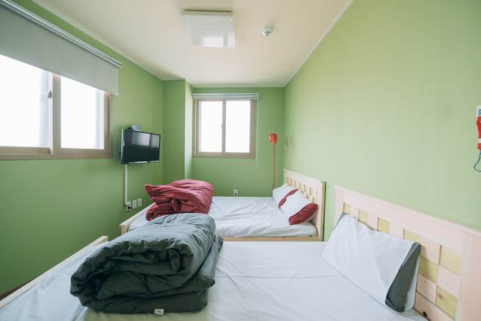 Imagen de la habitación del Hotel Midtown Hostel. Foto 16