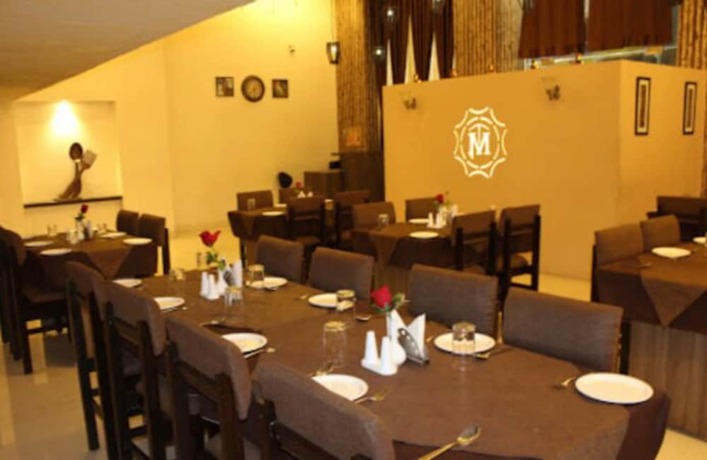 Imagen del bar/restaurante del Hotel Midtown, Jabalpur. Foto 2