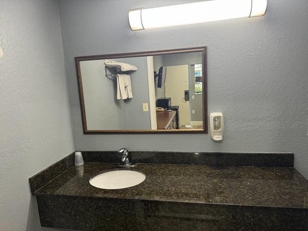 Imagen de la habitación del Hotel Midtown Lodge. Foto 17