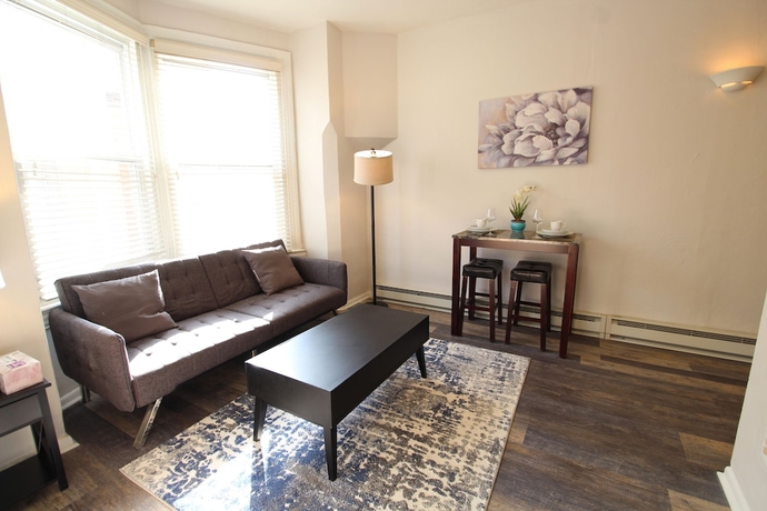 Imagen de la habitación del Hotel Midtown Suites. Foto 18