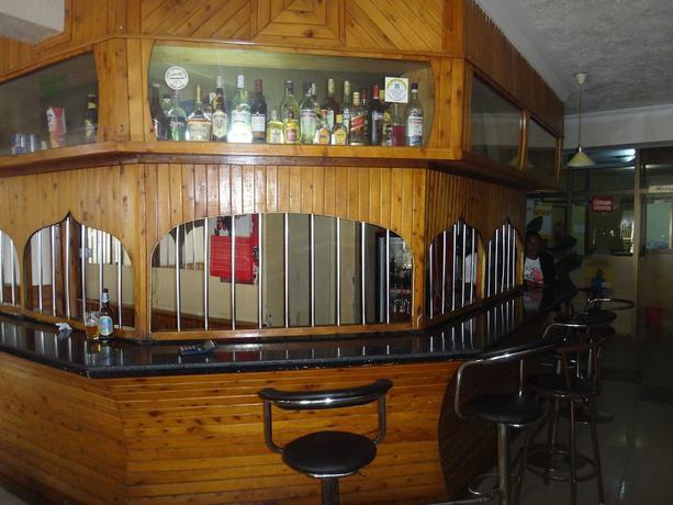Imagen del bar/restaurante del Hotel Midway, ARUSHA. Foto 2