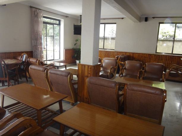 Imagen del bar/restaurante del Hotel Midway, ARUSHA. Foto 3