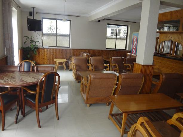 Imagen del bar/restaurante del Hotel Midway, ARUSHA. Foto 4
