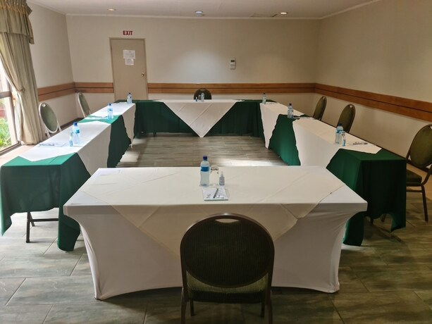 Imagen general del Hotel Midway Inn. Foto 7