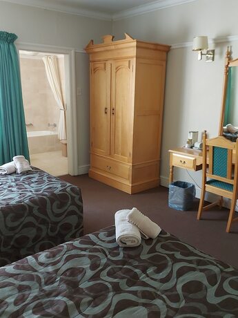 Imagen de la habitación del Hotel Midway Inn. Foto 16