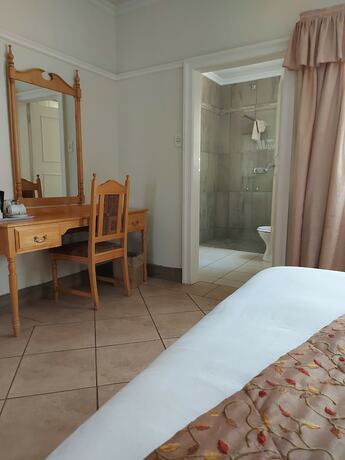 Imagen de la habitación del Hotel Midway Inn. Foto 18