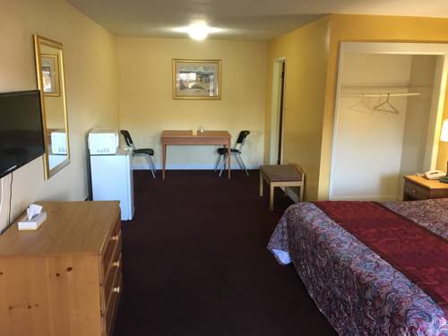 Imagen de la habitación del Hotel Midway Inn and Suites. Foto 2