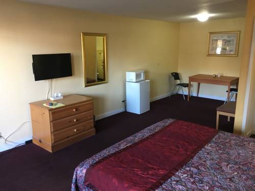 Imagen de la habitación del Hotel Midway Inn and Suites. Foto 3