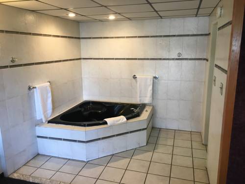 Imagen de la habitación del Hotel Midway Inn and Suites. Foto 4