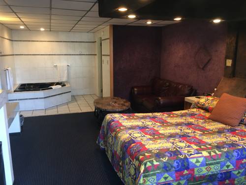 Imagen de la habitación del Hotel Midway Inn and Suites. Foto 5