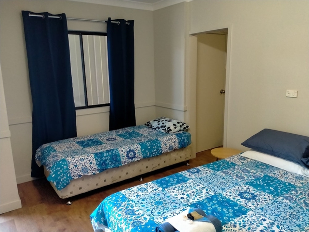 Imagen de la habitación del Hotel Midway Motel and Villas. Foto 7