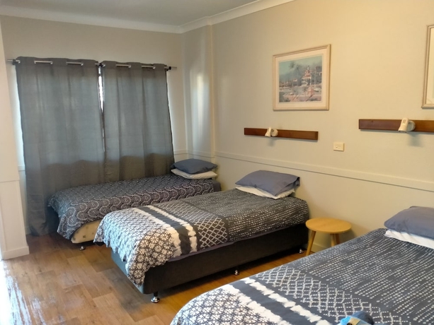 Imagen de la habitación del Hotel Midway Motel and Villas. Foto 9