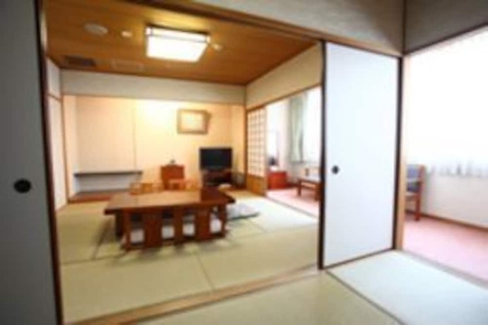 Imagen de la habitación del Hotel Mielparque Hiroshima. Foto 9