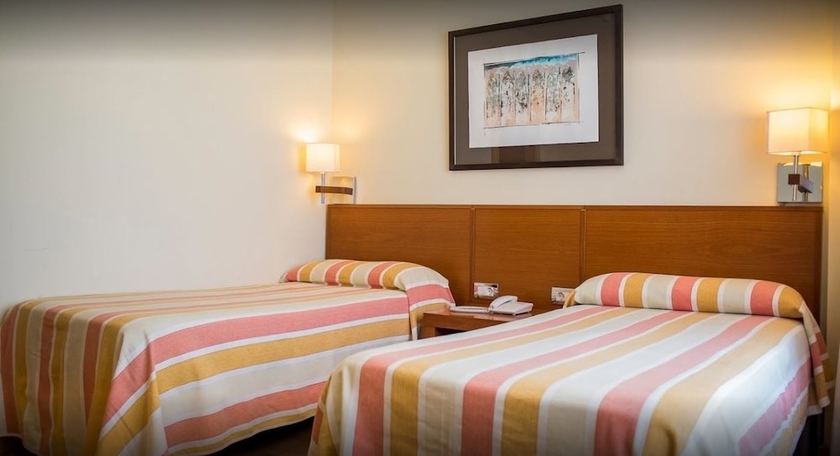 Imagen de la habitación del Hotel Miera. Foto 12