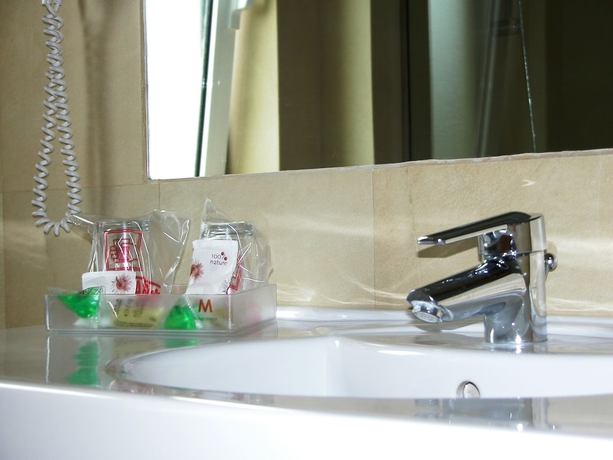 Imagen de la habitación del Hotel Miera. Foto 13