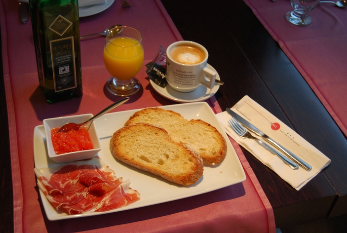Imagen del bar/restaurante del Hotel Mieres Del Camino. Foto 4