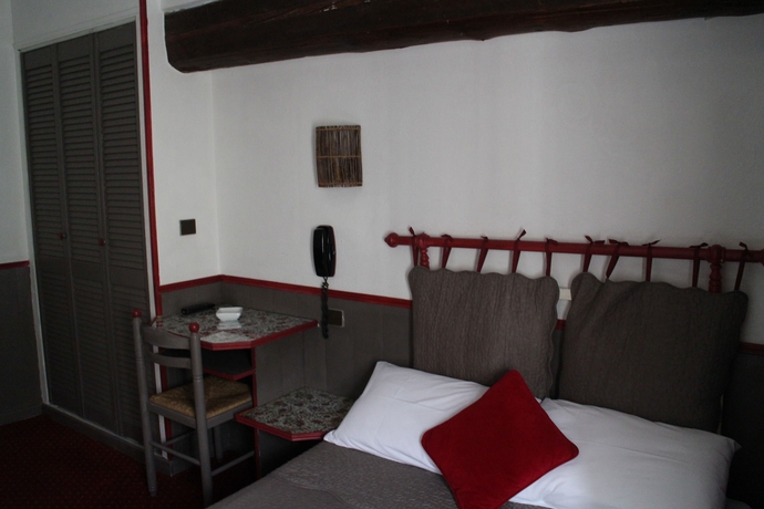 Imagen de la habitación del Hotel Mignon, Avignon. Foto 12