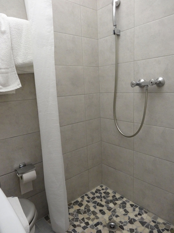 Imagen de la habitación del Hotel Mignon, Avignon. Foto 15