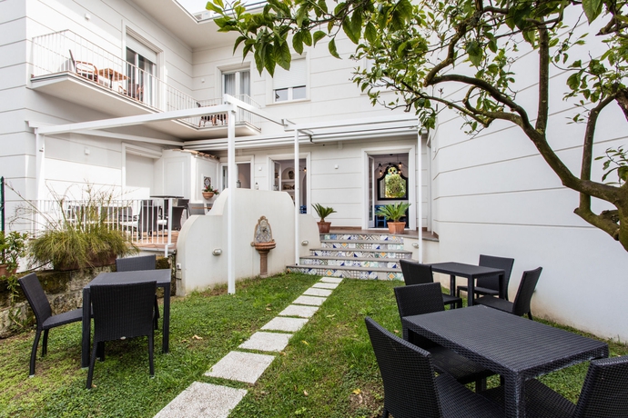 Imagen de los exteriores del Hotel Mignon Meublè. Foto 4