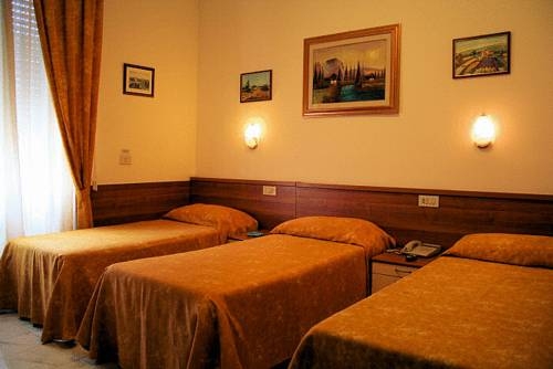 Imagen de los interiores del Hotel Mignon, Milán. Foto 16