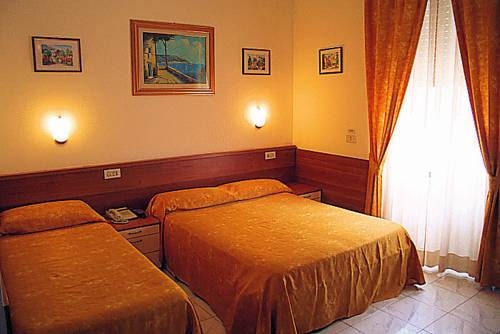 Imagen de la habitación del Hotel Mignon, Milán. Foto 11