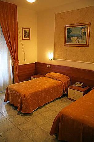 Imagen de la habitación del Hotel Mignon, Milán. Foto 13