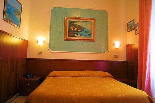 Imagen de la habitación del Hotel Mignon, Milán. Foto 14