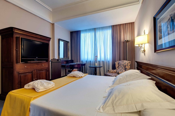 Imagen de la habitación del Hotel Miguel Angel. Foto 5