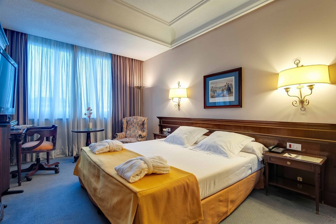 Imagen de la habitación del Hotel Miguel Angel. Foto 6