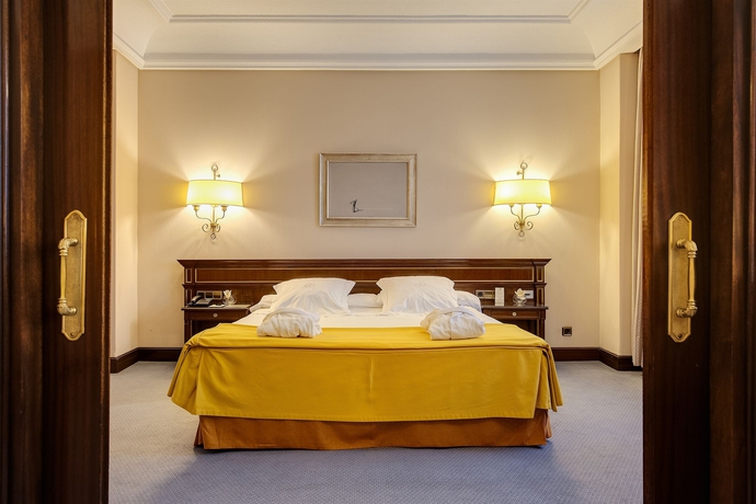 Imagen de la habitación del Hotel Miguel Angel. Foto 11