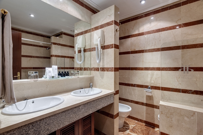 Imagen de la habitación del Hotel Miguel Angel. Foto 13
