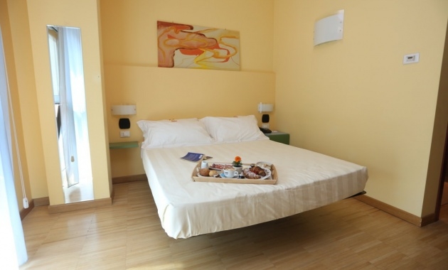 Imagen de la habitación del Hotel Mihotel. Foto 3