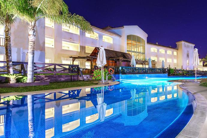 Imagen de la piscina del Hotel Mijas Golf & SPA. Foto 12
